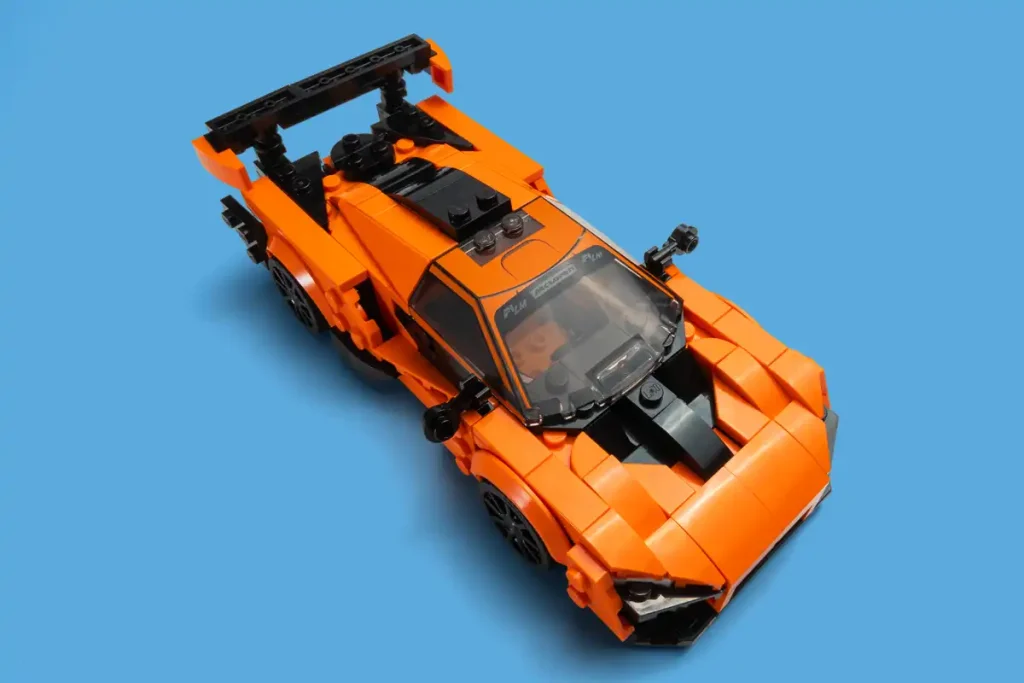 parte superior senna con mclaren f1 de lego