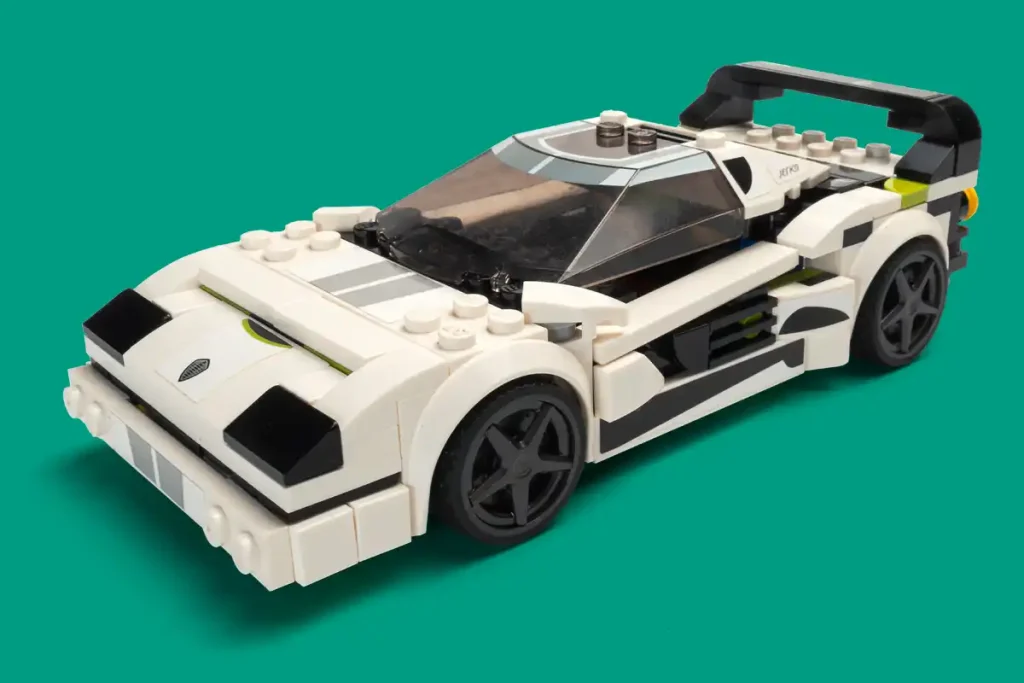 lego jesko en un ferrari f40
