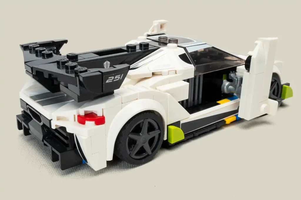 puertas en lego jesko 76900 desde atrás