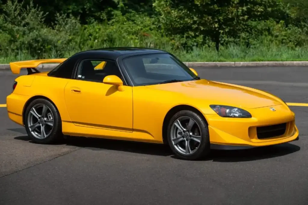 honda s2000 de color amarillo