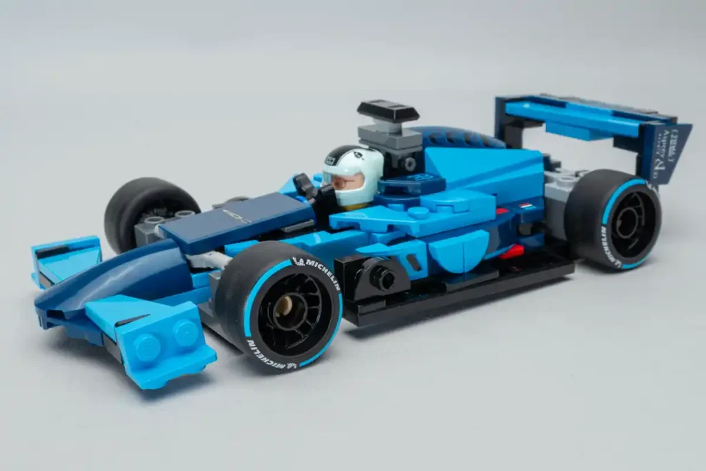 el primer F1 de Bugatti en lego
